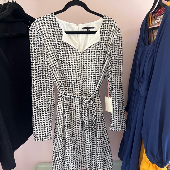 Alex Marie Dresses & Skirts - Alex Marie Black and White Sheath Dress with Bishop Sleeves